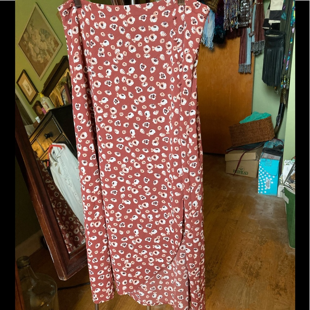 C  Rayon Skirt. Lined to mid thigh 35” in back